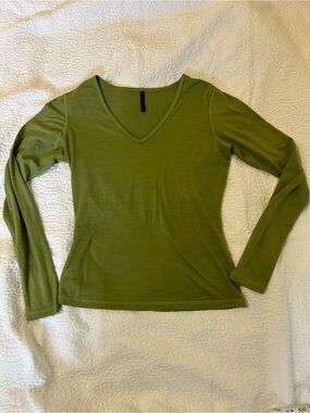 Women's Olive V-Neck Long Sleeve Tee
